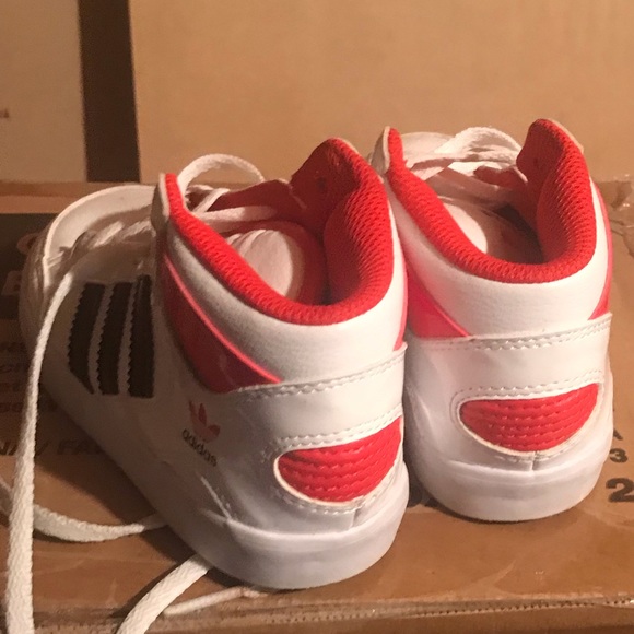 Kids Adidas Shoes - Picture 2 of 3